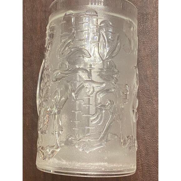 Vintage Six Flags Looney Tunes Frosted Mug Tweety Sylvester Road Runner Freezer - Picture 2 of 7